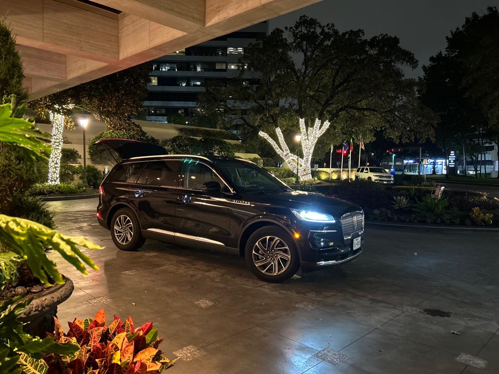 Houston Black Car Transportation — Deluxe Limousine & Transportation